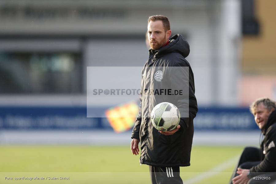 Trainer, Fabian Bäcker, Main-Echo Arena, Alzenau, 04.05.2021, sport, action, Fussball, Deutschland, Mai 2021, Saison 2020/2021, 4. Liga, Regionalliga Südwest, Regionalliga, FCG, FCB, FC Gießen, FC Bayern Alzenau - Bild-ID: 2292906