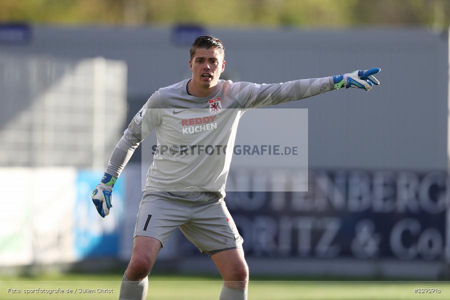 gibt Anweisungen, Hände, Arme, gestikuliert, Frederic Löhe, Main-Echo Arena, Alzenau, 04.05.2021, sport, action, Fussball, Deutschland, Mai 2021, Saison 2020/2021, 4. Liga, Regionalliga Südwest, Regionalliga, FCG, FCB, FC Gießen, FC Bayern Alzenau - Bild-ID: 2292916 gibt Anweisungen, Hände, Arme, gestikuliert, Frederic Löhe, Main-Echo Arena, Alzenau, 04.05.2021, sport, action, Fussball, Deutschland, Mai 2021, Saison 2020/2021, 4. Liga, Regionalliga Südwest, Regionalliga, FCG, FCB, FC Gießen, FC Bayern Alzenau - Bild-ID: 2292916