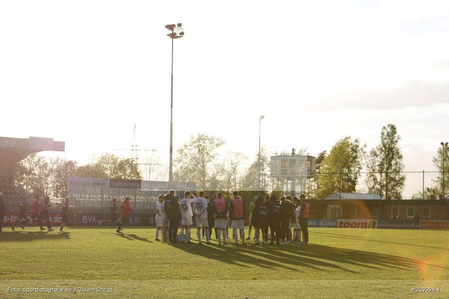 Ansprache, Sonne, Sunset, Mannschaftskreis, Main-Echo Arena, Alzenau, 04.05.2021, sport, action, Fussball, Deutschland, Mai 2021, Saison 2020/2021, 4. Liga, Regionalliga Südwest, Regionalliga, FCG, FCB, FC Gießen, FC Bayern Alzenau - Bild-ID: 2292944 Ansprache, Sonne, Sunset, Mannschaftskreis, Main-Echo Arena, Alzenau, 04.05.2021, sport, action, Fussball, Deutschland, Mai 2021, Saison 2020/2021, 4. Liga, Regionalliga Südwest, Regionalliga, FCG, FCB, FC Gießen, FC Bayern Alzenau - Bild-ID: 2292944