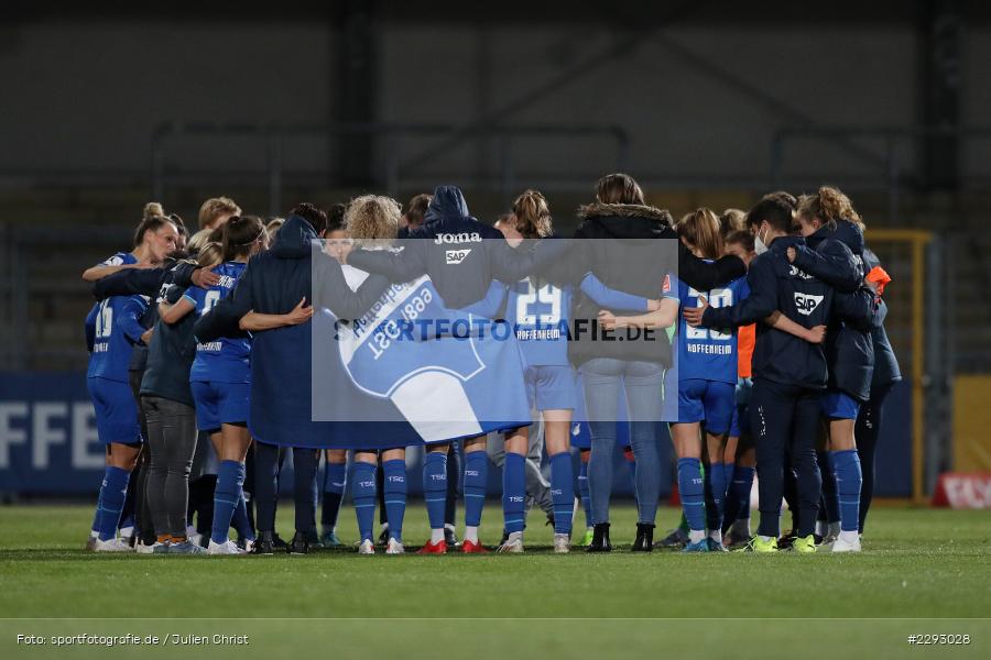 Mannschaftskreis, Dietmar-Hopp-Stadion, Sinsheim, 07.05.2021, DFL, sport, action, Fussball, Deutschland, Mai 2021, Saison 2020/2021, SCS, TSG, Bundesliga, FLYERALARM Frauen-Bundesliga, Frauen, FFBL, SC Sand, TSG 1899 Hoffenheim - Bild-ID: 2293028 Mannschaftskreis, Dietmar-Hopp-Stadion, Sinsheim, 07.05.2021, DFL, sport, action, Fussball, Deutschland, Mai 2021, Saison 2020/2021, SCS, TSG, Bundesliga, FLYERALARM Frauen-Bundesliga, Frauen, FFBL, SC Sand, TSG 1899 Hoffenheim - Bild-ID: 2293028