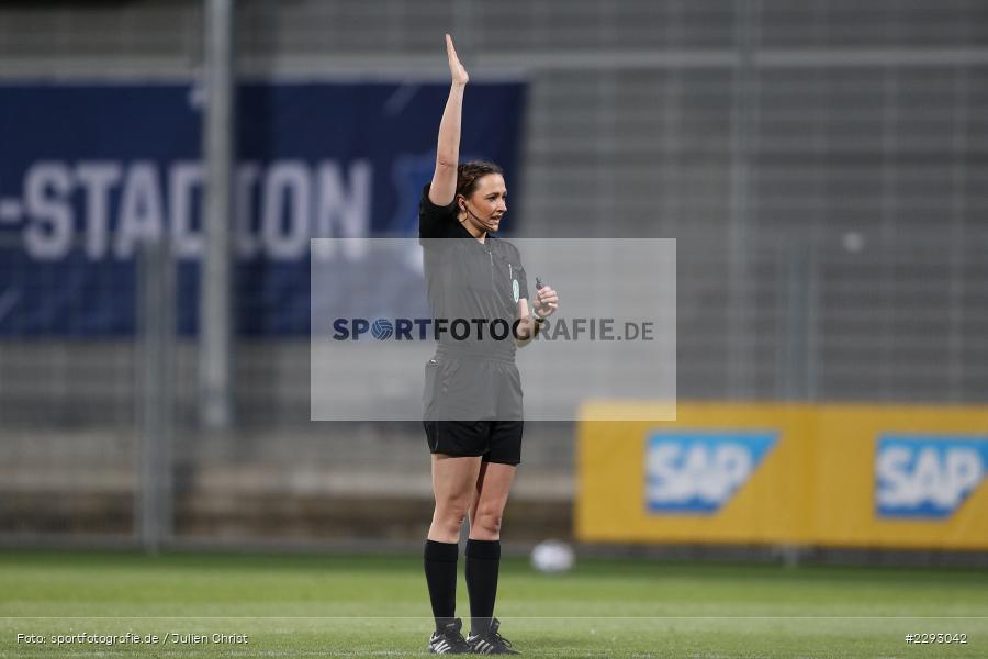 gibt Anweisungen, Schiedsrichter, Vanessa Arlt, Dietmar-Hopp-Stadion, Sinsheim, 07.05.2021, DFL, sport, action, Fussball, Deutschland, Mai 2021, Saison 2020/2021, SCS, TSG, Bundesliga, FLYERALARM Frauen-Bundesliga, Frauen, FFBL, SC Sand, TSG 1899 Hoffenheim - Bild-ID: 2293042 gibt Anweisungen, Schiedsrichter, Vanessa Arlt, Dietmar-Hopp-Stadion, Sinsheim, 07.05.2021, DFL, sport, action, Fussball, Deutschland, Mai 2021, Saison 2020/2021, SCS, TSG, Bundesliga, FLYERALARM Frauen-Bundesliga, Frauen, FFBL, SC Sand, TSG 1899 Hoffenheim - Bild-ID: 2293042