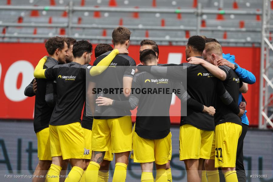 Einschwören, Mannschaftskreis, Sebastian Kerk, FLYERALARM Arena, Würzburg, 08.05.2021, DFL, sport, action, Fussball, Deutschland, Mai 2021, Saison 2020/2021, OSN, FWK, Bundesliga, 2. Bundesliga, VfL Osnabrück, FC Würzburger Kickers - Bild-ID: 2293083