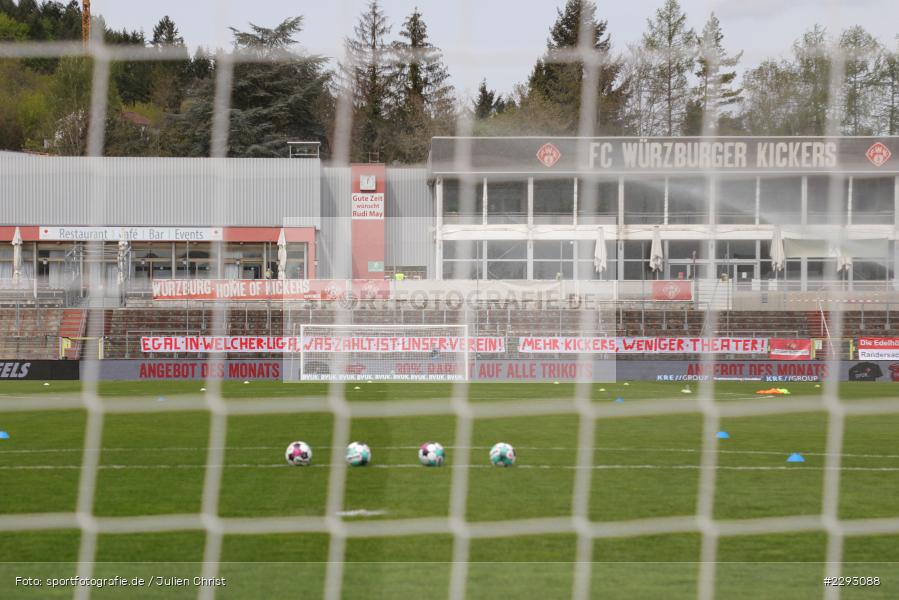 Spruchband, FLYERALARM Arena, Würzburg, 08.05.2021, DFL, sport, action, Fussball, Deutschland, Mai 2021, Saison 2020/2021, OSN, FWK, Bundesliga, 2. Bundesliga, VfL Osnabrück, FC Würzburger Kickers - Bild-ID: 2293088