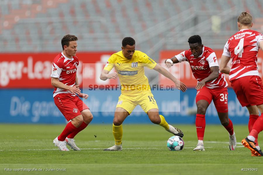 Frank Ronstadt, Patrick Sontheimer, Etienne Amenyido, FLYERALARM Arena, Würzburg, 08.05.2021, DFL, sport, action, Fussball, Deutschland, Mai 2021, Saison 2020/2021, OSN, FWK, Bundesliga, 2. Bundesliga, VfL Osnabrück, FC Würzburger Kickers - Bild-ID: 2293092 Frank Ronstadt, Patrick Sontheimer, Etienne Amenyido, FLYERALARM Arena, Würzburg, 08.05.2021, DFL, sport, action, Fussball, Deutschland, Mai 2021, Saison 2020/2021, OSN, FWK, Bundesliga, 2. Bundesliga, VfL Osnabrück, FC Würzburger Kickers - Bild-ID: 2293092