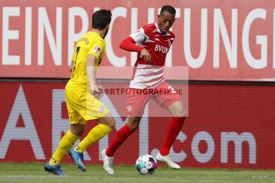 Bashkim Ajdini, Rajiv van La Parra, FLYERALARM Arena, Würzburg, 08.05.2021, DFL, sport, action, Fussball, Deutschland, Mai 2021, Saison 2020/2021, OSN, FWK, Bundesliga, 2. Bundesliga, VfL Osnabrück, FC Würzburger Kickers - Bild-ID: 2293192