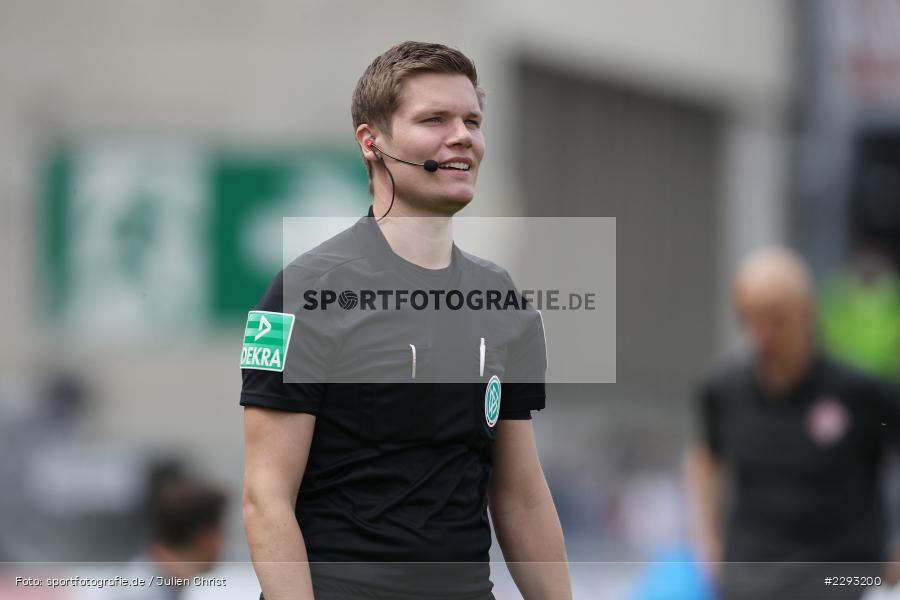 Assistent, Schiedsrichter, Florian Exner, FLYERALARM Arena, Würzburg, 08.05.2021, DFL, sport, action, Fussball, Deutschland, Mai 2021, Saison 2020/2021, OSN, FWK, Bundesliga, 2. Bundesliga, VfL Osnabrück, FC Würzburger Kickers - Bild-ID: 2293200