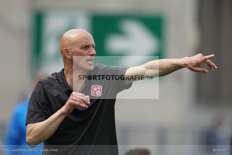 Hände, Arme, gestikuliert, Ralf Santelli, FLYERALARM Arena, Würzburg, 08.05.2021, DFL, sport, action, Fussball, Deutschland, Mai 2021, Saison 2020/2021, OSN, FWK, Bundesliga, 2. Bundesliga, VfL Osnabrück, FC Würzburger Kickers - Bild-ID: 2293237 Hände, Arme, gestikuliert, Ralf Santelli, FLYERALARM Arena, Würzburg, 08.05.2021, DFL, sport, action, Fussball, Deutschland, Mai 2021, Saison 2020/2021, OSN, FWK, Bundesliga, 2. Bundesliga, VfL Osnabrück, FC Würzburger Kickers - Bild-ID: 2293237