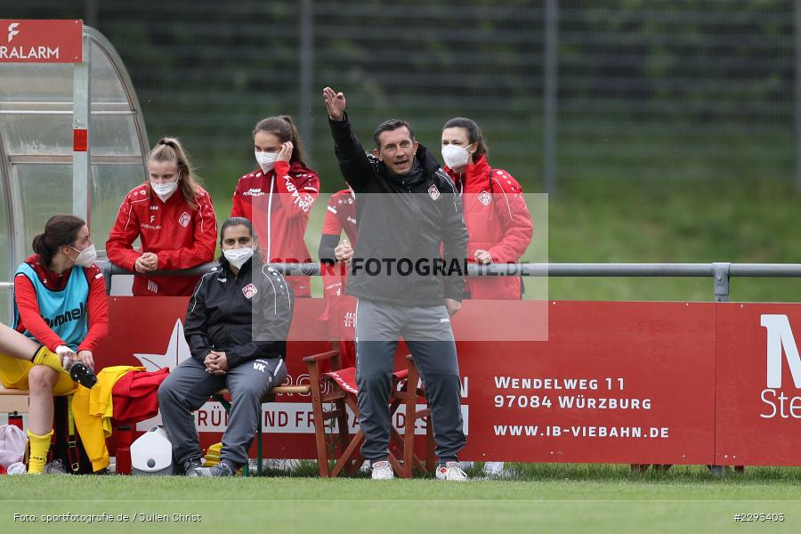 Hände, Arme, gestikuliert, Markus Lützler, Soccergirl Sportpark, Würzburg, 13.05.2021, DFL, sport, action, Fussball, Deutschland, Mai 2021, Saison 2020/2021, FCI, FWK, Frauen, Süd, 2. Frauen-Bundesliga, FC Ingolstadt, FC Würzburger Kickers - Bild-ID: 2293403 Hände, Arme, gestikuliert, Markus Lützler, Soccergirl Sportpark, Würzburg, 13.05.2021, DFL, sport, action, Fussball, Deutschland, Mai 2021, Saison 2020/2021, FCI, FWK, Frauen, Süd, 2. Frauen-Bundesliga, FC Ingolstadt, FC Würzburger Kickers - Bild-ID: 2293403