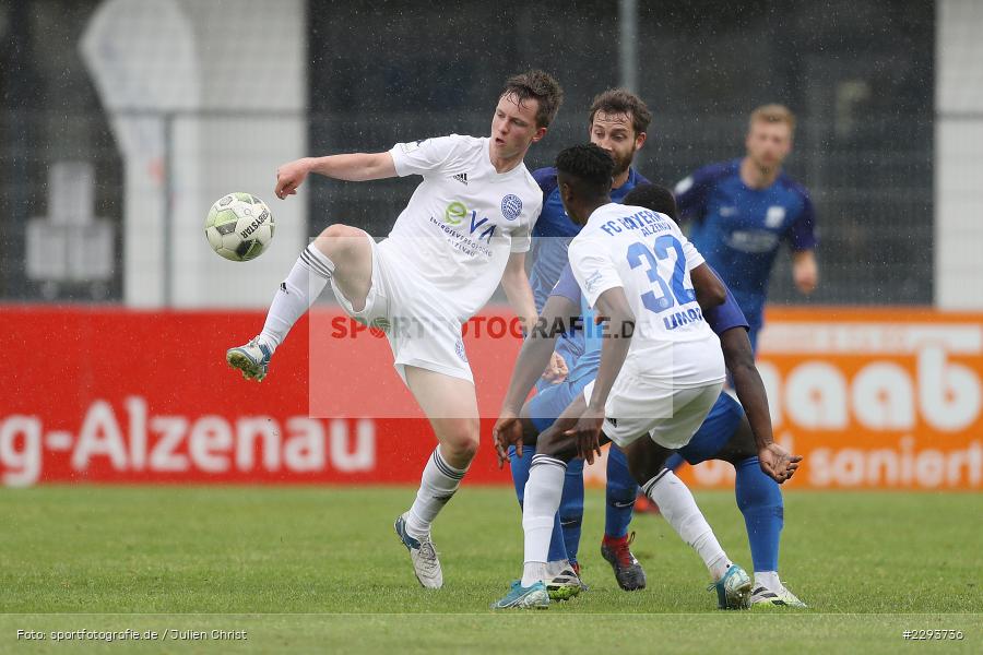 Nicklas Schlosser, Tim Grünewald, Main-Echo Arena, Alzenau, 15.05.2021, DFB, sport, action, Fussball, Deutschland, Mai 2021, Saison 2020/2021, TSV, FCB, 4. Liga, Regionalliga, Regionalliga Südwest, TSV Schott Mainz, FC Bayern Alzenau - Bild-ID: 2293736 Nicklas Schlosser, Tim Grünewald, Main-Echo Arena, Alzenau, 15.05.2021, DFB, sport, action, Fussball, Deutschland, Mai 2021, Saison 2020/2021, TSV, FCB, 4. Liga, Regionalliga, Regionalliga Südwest, TSV Schott Mainz, FC Bayern Alzenau - Bild-ID: 2293736