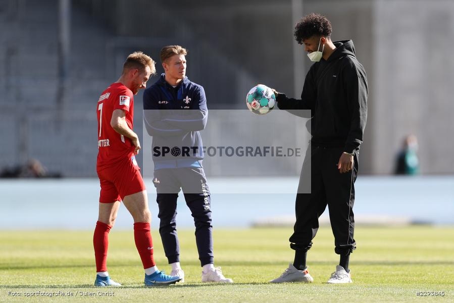 Gespräch, Marc Schnatterer, Tim Skarke, Aaron Seydel, Merck-Stadion, Darmstadt, 16.05.2021, DFL, sport, action, Fussball, Deutschland, Mai 2021, Saison 2020/2021, FCH, SVD, Bundesliga, 2. Bundesliga, FC Heidenheim 1846, SV Darmstadt 98 - Bild-ID: 2293845 Gespräch, Marc Schnatterer, Tim Skarke, Aaron Seydel, Merck-Stadion, Darmstadt, 16.05.2021, DFL, sport, action, Fussball, Deutschland, Mai 2021, Saison 2020/2021, FCH, SVD, Bundesliga, 2. Bundesliga, FC Heidenheim 1846, SV Darmstadt 98 - Bild-ID: 2293845