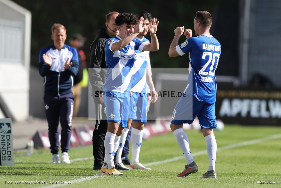 Christian Clemens, Henry Crosthwaite, Merck-Stadion, Darmstadt, 16.05.2021, DFL, sport, action, Fussball, Deutschland, Mai 2021, Saison 2020/2021, FCH, SVD, Bundesliga, 2. Bundesliga, FC Heidenheim 1846, SV Darmstadt 98 - Bild-ID: 2293854 Christian Clemens, Henry Crosthwaite, Merck-Stadion, Darmstadt, 16.05.2021, DFL, sport, action, Fussball, Deutschland, Mai 2021, Saison 2020/2021, FCH, SVD, Bundesliga, 2. Bundesliga, FC Heidenheim 1846, SV Darmstadt 98 - Bild-ID: 2293854