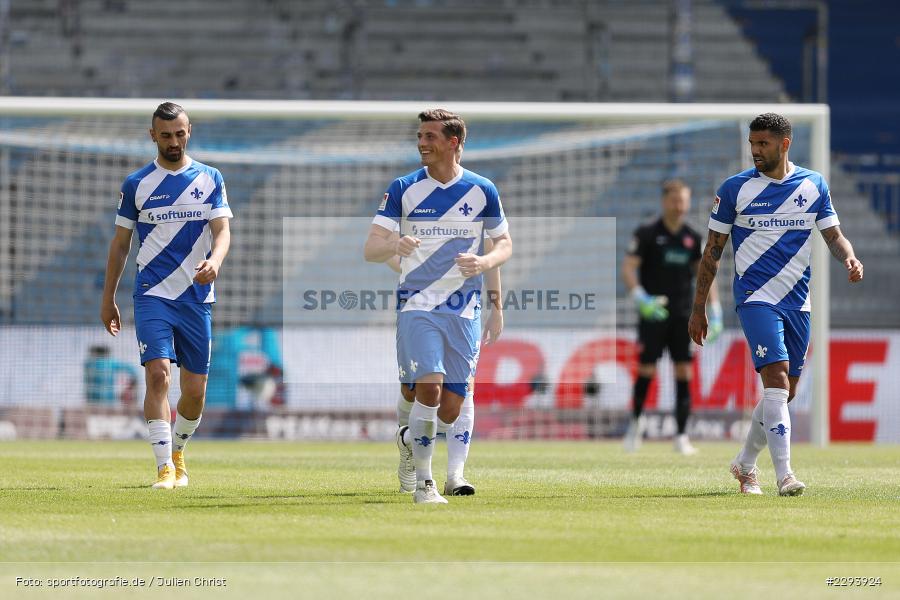Victor Palsson, Serdar Dursun, Nicolai Rapp, Merck-Stadion, Darmstadt, 16.05.2021, DFL, sport, action, Fussball, Deutschland, Mai 2021, Saison 2020/2021, FCH, SVD, Bundesliga, 2. Bundesliga, FC Heidenheim 1846, SV Darmstadt 98 - Bild-ID: 2293924 Victor Palsson, Serdar Dursun, Nicolai Rapp, Merck-Stadion, Darmstadt, 16.05.2021, DFL, sport, action, Fussball, Deutschland, Mai 2021, Saison 2020/2021, FCH, SVD, Bundesliga, 2. Bundesliga, FC Heidenheim 1846, SV Darmstadt 98 - Bild-ID: 2293924