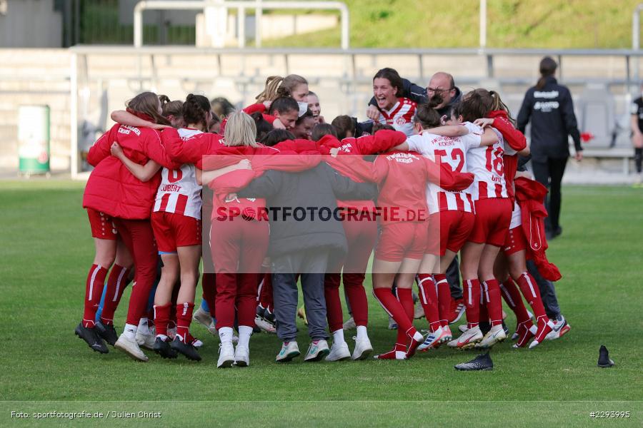 Jubel, Mannschaftskreis, Marsia Gath, Medina Desic, Stadion am Brentanobad, Frankfurt, 19.05.2021, DFL, sport, action, Fussball, Deutschland, Mai 2021, Saison 2020/2021, FWK, SGE, Frauen, Süd, 2. Frauen-Bundesliga, FC Würzburger Kickers, Eintracht Frankfurt II - Bild-ID: 2293995 Jubel, Mannschaftskreis, Marsia Gath, Medina Desic, Stadion am Brentanobad, Frankfurt, 19.05.2021, DFL, sport, action, Fussball, Deutschland, Mai 2021, Saison 2020/2021, FWK, SGE, Frauen, Süd, 2. Frauen-Bundesliga, FC Würzburger Kickers, Eintracht Frankfurt II - Bild-ID: 2293995