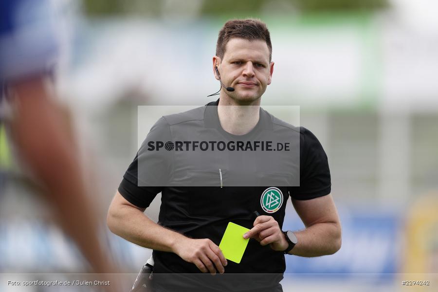 Gelbe Karte, Schiedsrichter, Tobias Schultes, Stadion am Schoenbusch, Aschaffenburg, 22.05.2021, BFV, sport, action, Fussball, Deutschland, Mai 2021, Playoff, Play-Offs, 2019/2020, Regionalliga Bayern, FC05, SVA, Sportverein Viktoria 01 e. V, 1. FC Schweinfurt 05, SV Viktoria Aschaffenburg - Bild-ID: 2294242 Gelbe Karte, Schiedsrichter, Tobias Schultes, Stadion am Schoenbusch, Aschaffenburg, 22.05.2021, BFV, sport, action, Fussball, Deutschland, Mai 2021, Playoff, Play-Offs, 2019/2020, Regionalliga Bayern, FC05, SVA, Sportverein Viktoria 01 e. V, 1. FC Schweinfurt 05, SV Viktoria Aschaffenburg - Bild-ID: 2294242