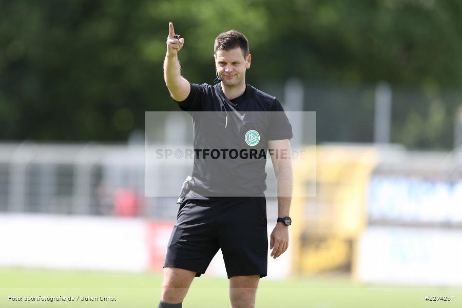 Gestik, Schiedsrichter, Tobias Schultes, Stadion am Schoenbusch, Aschaffenburg, 22.05.2021, BFV, sport, action, Fussball, Deutschland, Mai 2021, Playoff, Play-Offs, 2019/2020, Regionalliga Bayern, FC05, SVA, Sportverein Viktoria 01 e. V, 1. FC Schweinfurt 05, SV Viktoria Aschaffenburg - Bild-ID: 2294261
