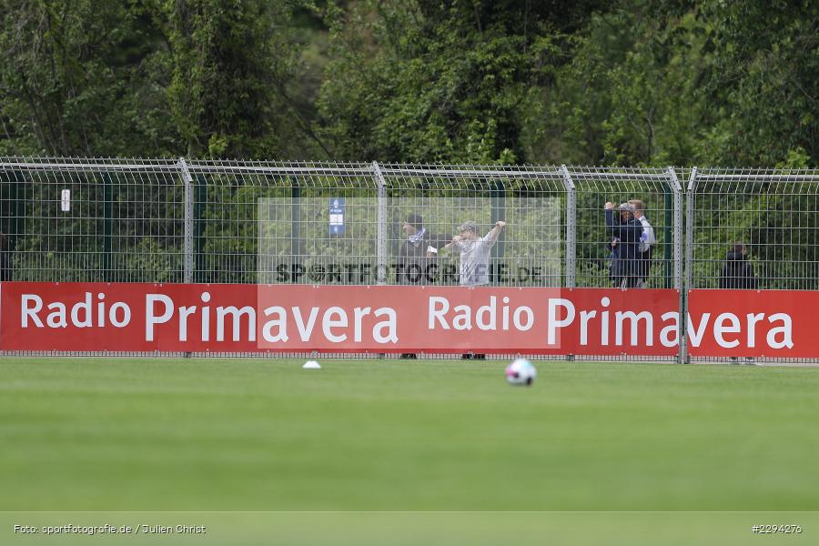 Zuschauer, Werbebande, Radio Primavera, Stadion am Schoenbusch, Aschaffenburg, 22.05.2021, BFV, sport, action, Fussball, Deutschland, Mai 2021, Playoff, Play-Offs, 2019/2020, Regionalliga Bayern, FC05, SVA, Sportverein Viktoria 01 e. V, 1. FC Schweinfurt 05, SV Viktoria Aschaffenburg - Bild-ID: 2294276 Zuschauer, Werbebande, Radio Primavera, Stadion am Schoenbusch, Aschaffenburg, 22.05.2021, BFV, sport, action, Fussball, Deutschland, Mai 2021, Playoff, Play-Offs, 2019/2020, Regionalliga Bayern, FC05, SVA, Sportverein Viktoria 01 e. V, 1. FC Schweinfurt 05, SV Viktoria Aschaffenburg - Bild-ID: 2294276