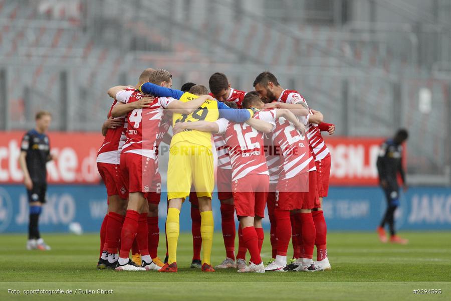 Mannschaftskreis, FLYERALARM Arena, Würzburg, 23.05.2021, DFL, sport, action, Fussball, Deutschland, Mai 2021, Saison 2020/2021, SCP, FWK, Bundesliga, 2. Bundesliga, SC Paderborn, FC Würzburger Kickers - Bild-ID: 2294393 Mannschaftskreis, FLYERALARM Arena, Würzburg, 23.05.2021, DFL, sport, action, Fussball, Deutschland, Mai 2021, Saison 2020/2021, SCP, FWK, Bundesliga, 2. Bundesliga, SC Paderborn, FC Würzburger Kickers - Bild-ID: 2294393