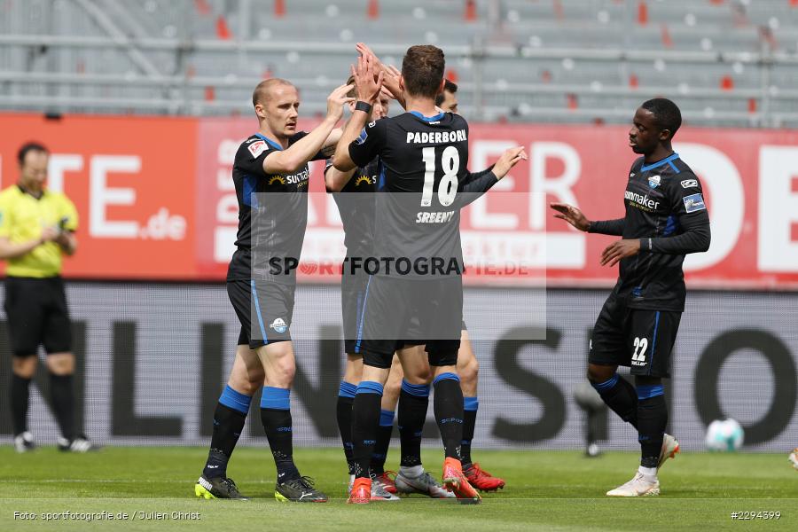Dennis Srbeny, Freude, Torjubel, Sven Michel, FLYERALARM Arena, Würzburg, 23.05.2021, DFL, sport, action, Fussball, Deutschland, Mai 2021, Saison 2020/2021, SCP, FWK, Bundesliga, 2. Bundesliga, SC Paderborn, FC Würzburger Kickers - Bild-ID: 2294399