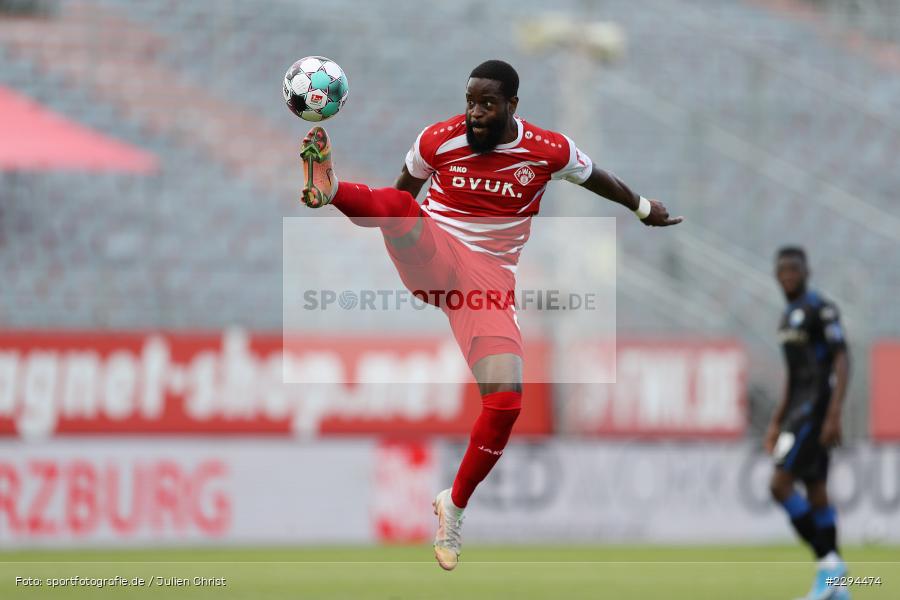 Kunststück, Dynamik, Elegant, Ridge Munsy, FLYERALARM Arena, Würzburg, 23.05.2021, DFL, sport, action, Fussball, Deutschland, Mai 2021, Saison 2020/2021, SCP, FWK, Bundesliga, 2. Bundesliga, SC Paderborn, FC Würzburger Kickers - Bild-ID: 2294474 Kunststück, Dynamik, Elegant, Ridge Munsy, FLYERALARM Arena, Würzburg, 23.05.2021, DFL, sport, action, Fussball, Deutschland, Mai 2021, Saison 2020/2021, SCP, FWK, Bundesliga, 2. Bundesliga, SC Paderborn, FC Würzburger Kickers - Bild-ID: 2294474