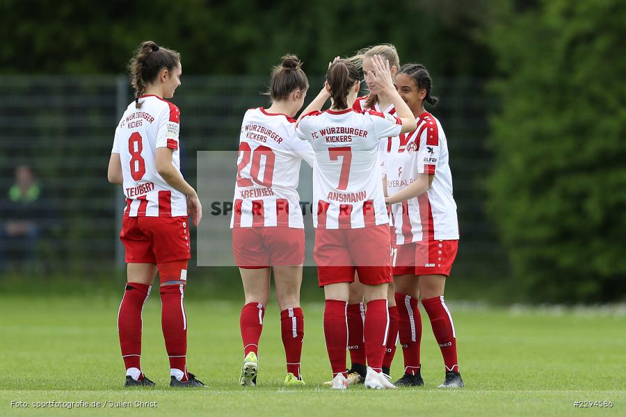 Abklatschen, Laura Gerst, Nicole Kreußer, Eva Teubert, Maria Ansmann, Jeanette Harttung, Soccergirl Sportpark, Würzburg, 23.05.2021, DFL, sport, action, Fussball, Deutschland, Mai 2021, Saison 2020/2021, FCS, FWK, Frauen, Süd, 2. Frauen-Bundesliga, 1. FC Saarbrücken, FC Würzburger Kickers - Bild-ID: 2294586