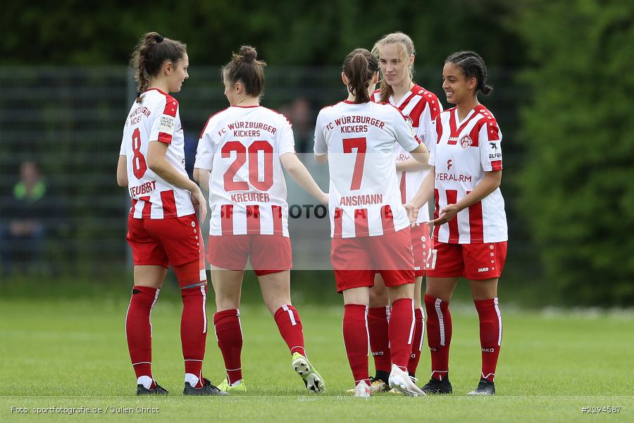 Abklatschen, Jeanette Harttung, Soccergirl Sportpark, Würzburg, 23.05.2021, DFL, sport, action, Fussball, Deutschland, Mai 2021, Saison 2020/2021, FCS, FWK, Frauen, Süd, 2. Frauen-Bundesliga, 1. FC Saarbrücken, FC Würzburger Kickers - Bild-ID: 2294587