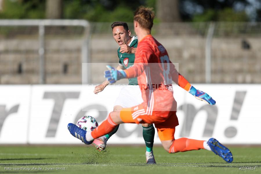 Torwart, Kevin Birk, Martin Thomann, Willy-Sachs-Stadion, Schweinfurt, 01.06.2021, BFV, sport, action, Fussball, Deutschland, Juni 2021, Playoff, Play-Offs, 2019/2020, Regionalliga Bayern, FC05, SVA, Sportverein Viktoria 01 e. V, SV Viktoria Aschaffenburg, 1. FC Schweinfurt 05 - Bild-ID: 2294824 Torwart, Kevin Birk, Martin Thomann, Willy-Sachs-Stadion, Schweinfurt, 01.06.2021, BFV, sport, action, Fussball, Deutschland, Juni 2021, Playoff, Play-Offs, 2019/2020, Regionalliga Bayern, FC05, SVA, Sportverein Viktoria 01 e. V, SV Viktoria Aschaffenburg, 1. FC Schweinfurt 05 - Bild-ID: 2294824