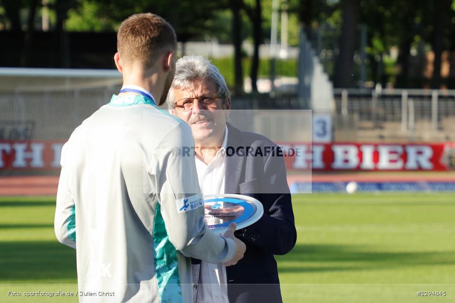 Meisterschale, Josef Janker, Ehrung, Luis Zwick, Willy-Sachs-Stadion, Schweinfurt, 01.06.2021, BFV, sport, action, Fussball, Deutschland, Juni 2021, Playoff, Play-Offs, 2019/2020, Regionalliga Bayern, FC05, SVA, Sportverein Viktoria 01 e. V, SV Viktoria Aschaffenburg, 1. FC Schweinfurt 05 - Bild-ID: 2294845 Meisterschale, Josef Janker, Ehrung, Luis Zwick, Willy-Sachs-Stadion, Schweinfurt, 01.06.2021, BFV, sport, action, Fussball, Deutschland, Juni 2021, Playoff, Play-Offs, 2019/2020, Regionalliga Bayern, FC05, SVA, Sportverein Viktoria 01 e. V, SV Viktoria Aschaffenburg, 1. FC Schweinfurt 05 - Bild-ID: 2294845