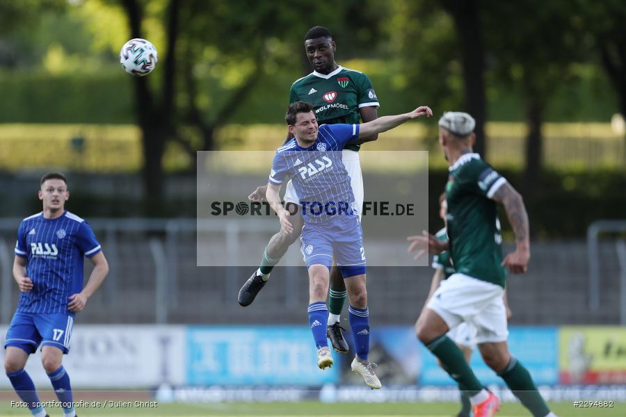 Daniel Cheron, Aaron Manu, Willy-Sachs-Stadion, Schweinfurt, 01.06.2021, BFV, sport, action, Fussball, Deutschland, Juni 2021, Playoff, Play-Offs, 2019/2020, Regionalliga Bayern, FC05, SVA, Sportverein Viktoria 01 e. V, SV Viktoria Aschaffenburg, 1. FC Schweinfurt 05 - Bild-ID: 2294882