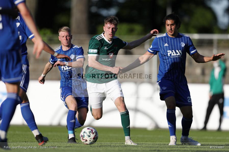 Hamza Boutakhrit, Nick Förster, Benedict Laverty, Willy-Sachs-Stadion, Schweinfurt, 01.06.2021, BFV, sport, action, Fussball, Deutschland, Juni 2021, Playoff, Play-Offs, 2019/2020, Regionalliga Bayern, FC05, SVA, Sportverein Viktoria 01 e. V, SV Viktoria Aschaffenburg, 1. FC Schweinfurt 05 - Bild-ID: 2294887