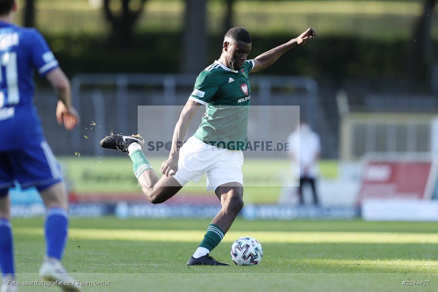 Aaron Manu, Willy-Sachs-Stadion, Schweinfurt, 01.06.2021, BFV, sport, action, Fussball, Deutschland, Juni 2021, Playoff, Play-Offs, 2019/2020, Regionalliga Bayern, FC05, SVA, Sportverein Viktoria 01 e. V, SV Viktoria Aschaffenburg, 1. FC Schweinfurt 05 - Bild-ID: 2294927
