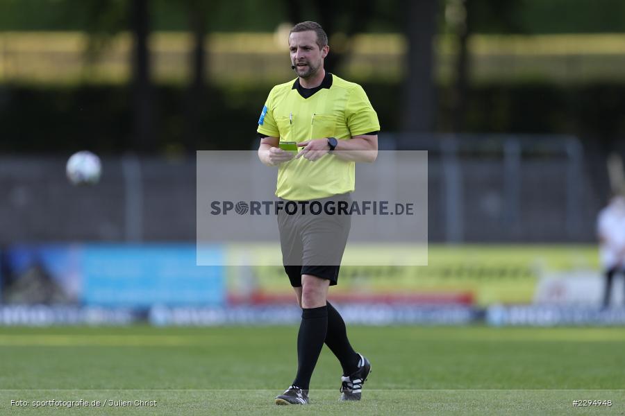 Schiedsrichter, Johannes Hamper, Willy-Sachs-Stadion, Schweinfurt, 01.06.2021, BFV, sport, action, Fussball, Deutschland, Juni 2021, Playoff, Play-Offs, 2019/2020, Regionalliga Bayern, FC05, SVA, Sportverein Viktoria 01 e. V, SV Viktoria Aschaffenburg, 1. FC Schweinfurt 05 - Bild-ID: 2294948 Schiedsrichter, Johannes Hamper, Willy-Sachs-Stadion, Schweinfurt, 01.06.2021, BFV, sport, action, Fussball, Deutschland, Juni 2021, Playoff, Play-Offs, 2019/2020, Regionalliga Bayern, FC05, SVA, Sportverein Viktoria 01 e. V, SV Viktoria Aschaffenburg, 1. FC Schweinfurt 05 - Bild-ID: 2294948