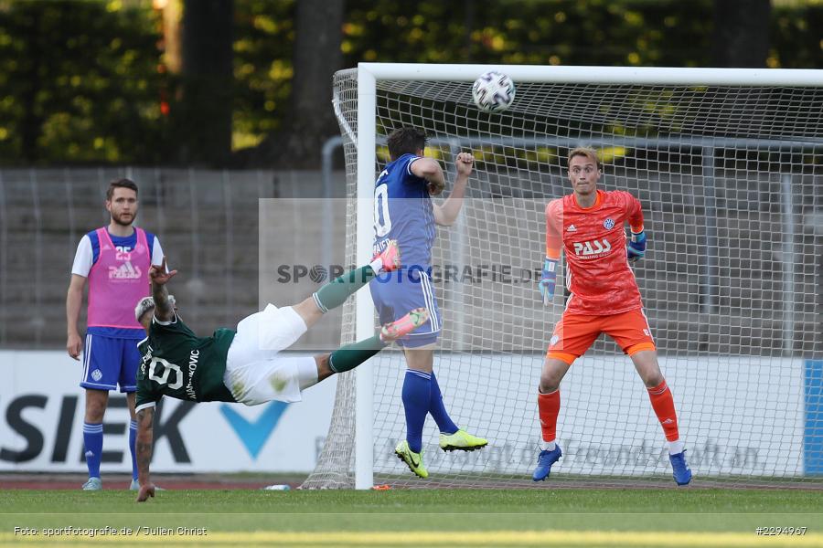 Kevin Birk, Torschuss, Sascha Marinkovic, Willy-Sachs-Stadion, Schweinfurt, 01.06.2021, BFV, sport, action, Fussball, Deutschland, Juni 2021, Playoff, Play-Offs, 2019/2020, Regionalliga Bayern, FC05, SVA, Sportverein Viktoria 01 e. V, SV Viktoria Aschaffenburg, 1. FC Schweinfurt 05 - Bild-ID: 2294967