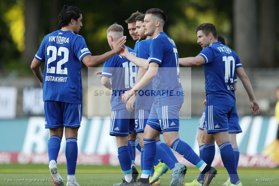 Benjamin Baier, Egson Gashi, Tor, Torjubel, Hamza Boutakhrit, Willy-Sachs-Stadion, Schweinfurt, 01.06.2021, BFV, sport, action, Fussball, Deutschland, Juni 2021, Playoff, Play-Offs, 2019/2020, Regionalliga Bayern, FC05, SVA, Sportverein Viktoria 01 e. V, SV Viktoria Aschaffenburg, 1. FC Schweinfurt 05 - Bild-ID: 2294979 Benjamin Baier, Egson Gashi, Tor, Torjubel, Hamza Boutakhrit, Willy-Sachs-Stadion, Schweinfurt, 01.06.2021, BFV, sport, action, Fussball, Deutschland, Juni 2021, Playoff, Play-Offs, 2019/2020, Regionalliga Bayern, FC05, SVA, Sportverein Viktoria 01 e. V, SV Viktoria Aschaffenburg, 1. FC Schweinfurt 05 - Bild-ID: 2294979
