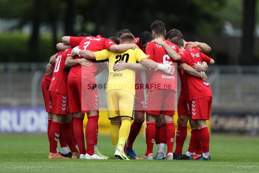 Mannschaftskreis, Willy-Sachs-Stadion, Schweinfurt, 05.06.2021, BFV, sport, action, Fussball, Deutschland, Juni 2021, Trostrunde, Ligapokal, Halbfinale, Regionalliga Bayern, TSV, FC05, TSV Aubstadt, 1. FC Schweinfurt 05 - Bild-ID: 2295005
