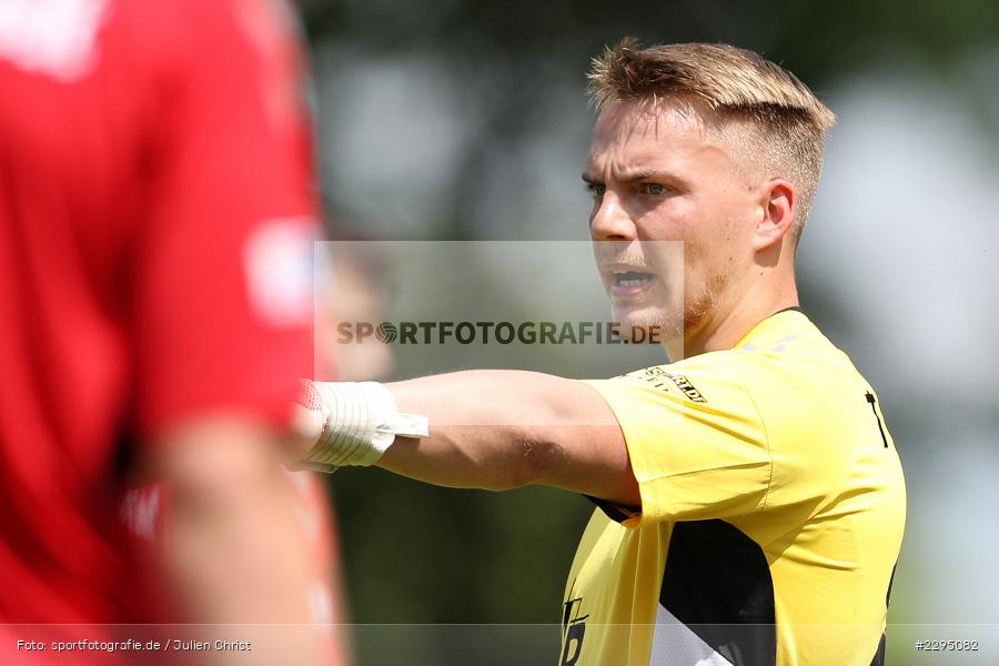Hände, Arme, gestikuliert, Lukas Wenzel, Willy-Sachs-Stadion, Schweinfurt, 05.06.2021, BFV, sport, action, Fussball, Deutschland, Juni 2021, Trostrunde, Ligapokal, Halbfinale, Regionalliga Bayern, TSV, FC05, TSV Aubstadt, 1. FC Schweinfurt 05 - Bild-ID: 2295082 Hände, Arme, gestikuliert, Lukas Wenzel, Willy-Sachs-Stadion, Schweinfurt, 05.06.2021, BFV, sport, action, Fussball, Deutschland, Juni 2021, Trostrunde, Ligapokal, Halbfinale, Regionalliga Bayern, TSV, FC05, TSV Aubstadt, 1. FC Schweinfurt 05 - Bild-ID: 2295082