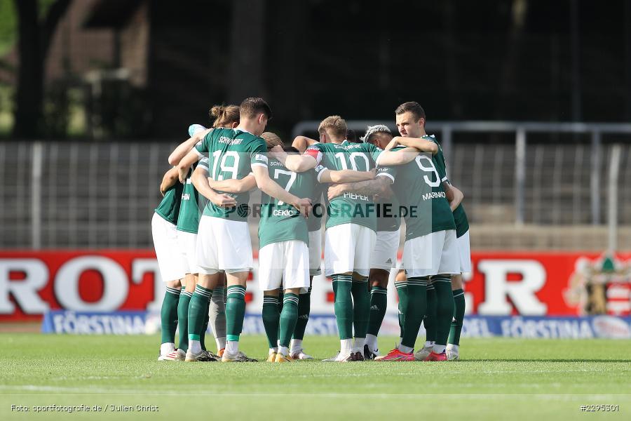 Mannschaftskreis, Willy-Sachs-Stadion, Schweinfurt, 08.06.2021, BFV, sport, action, Fussball, Deutschland, Juni 2021, Trostrunde, Ligapokal, Finale, Regionalliga Bayern, SVW, FC05, SV Wacker Burghausen, 1. FC Schweinfurt 05 - Bild-ID: 2295301 Mannschaftskreis, Willy-Sachs-Stadion, Schweinfurt, 08.06.2021, BFV, sport, action, Fussball, Deutschland, Juni 2021, Trostrunde, Ligapokal, Finale, Regionalliga Bayern, SVW, FC05, SV Wacker Burghausen, 1. FC Schweinfurt 05 - Bild-ID: 2295301