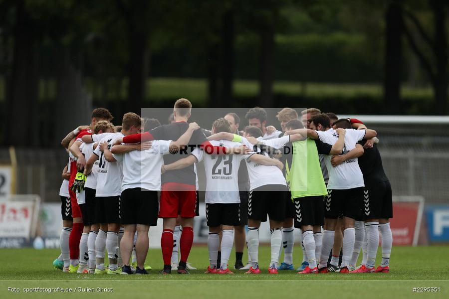 Ansprache, Mannschaftskreis, Willy-Sachs-Stadion, Schweinfurt, 08.06.2021, BFV, sport, action, Fussball, Deutschland, Juni 2021, Trostrunde, Ligapokal, Finale, Regionalliga Bayern, SVW, FC05, SV Wacker Burghausen, 1. FC Schweinfurt 05 - Bild-ID: 2295351