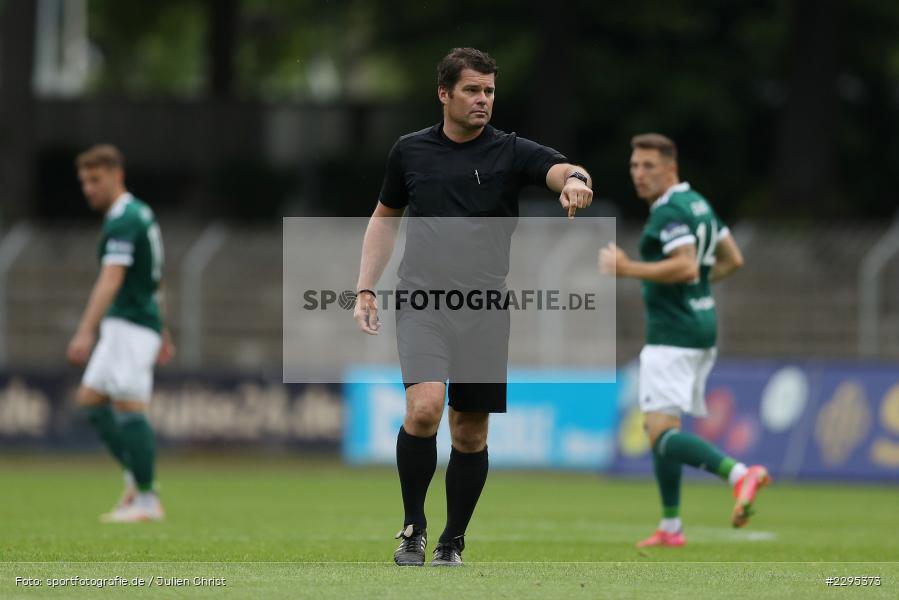 Schiedsrichter, Markus Pflaum, Willy-Sachs-Stadion, Schweinfurt, 08.06.2021, BFV, sport, action, Fussball, Deutschland, Juni 2021, Trostrunde, Ligapokal, Finale, Regionalliga Bayern, SVW, FC05, SV Wacker Burghausen, 1. FC Schweinfurt 05 - Bild-ID: 2295373