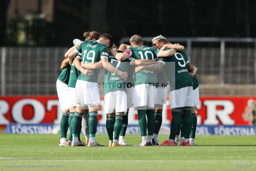 Mannschaftskreis, Willy-Sachs-Stadion, Schweinfurt, 08.06.2021, BFV, sport, action, Fussball, Deutschland, Juni 2021, Trostrunde, Ligapokal, Finale, Regionalliga Bayern, SVW, FC05, SV Wacker Burghausen, 1. FC Schweinfurt 05 - Bild-ID: 2295397