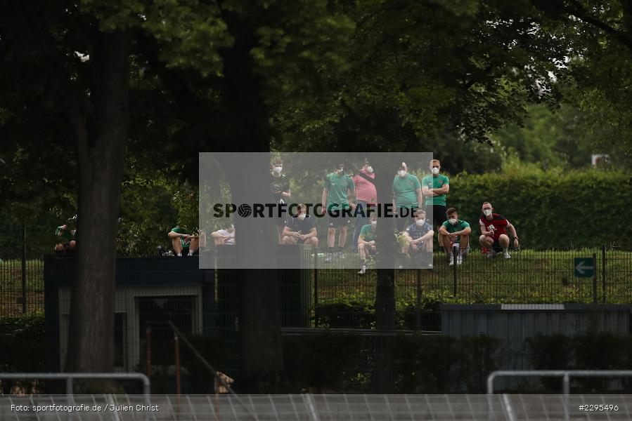 Außerhalb, Fans, Zuschauer, Willy-Sachs-Stadion, Schweinfurt, 08.06.2021, BFV, sport, action, Fussball, Deutschland, Juni 2021, Trostrunde, Ligapokal, Finale, Regionalliga Bayern, SVW, FC05, SV Wacker Burghausen, 1. FC Schweinfurt 05 - Bild-ID: 2295496