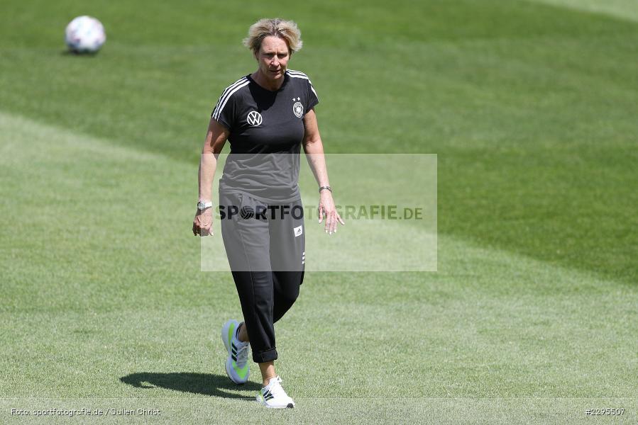 Martina Voss-Tecklenburg, Stadion am Bieberer Berg, 15.06.2021, DFB, sport, action, Fussball, Juni 2021, Germany, Bieberer Berg, CHI, GER, Offenbach, Frauen-Länderspiel, Länderspiel, Chile, Deutschland - Bild-ID: 2295507 Martina Voss-Tecklenburg, Stadion am Bieberer Berg, 15.06.2021, DFB, sport, action, Fussball, Juni 2021, Germany, Bieberer Berg, CHI, GER, Offenbach, Frauen-Länderspiel, Länderspiel, Chile, Deutschland - Bild-ID: 2295507