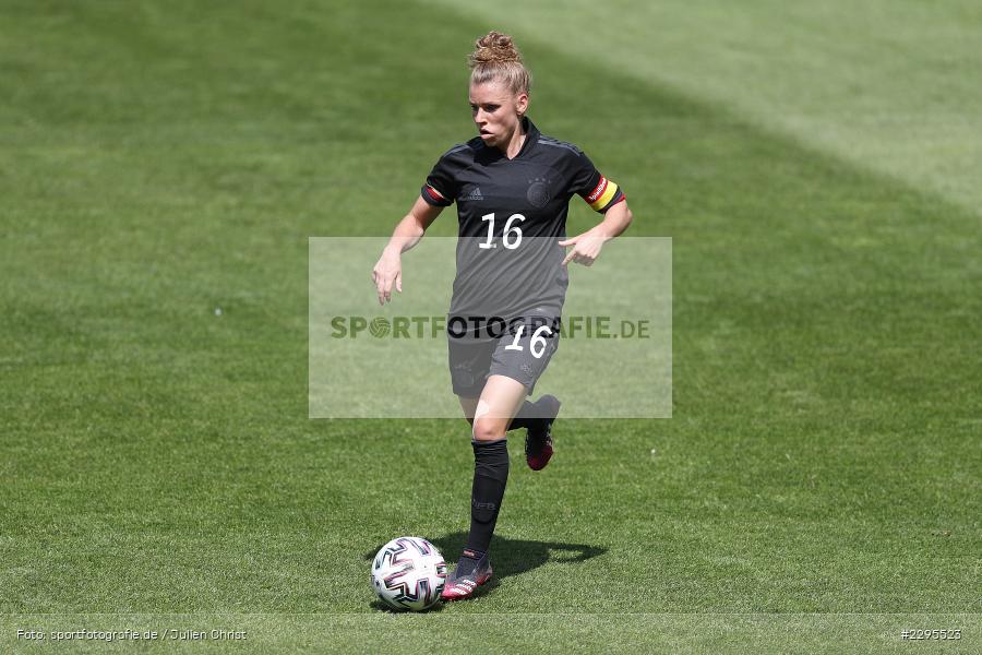 Linda Dallmann, Stadion am Bieberer Berg, 15.06.2021, DFB, sport, action, Fussball, Juni 2021, Germany, Bieberer Berg, CHI, GER, Offenbach, Frauen-Länderspiel, Länderspiel, Chile, Deutschland - Bild-ID: 2295523