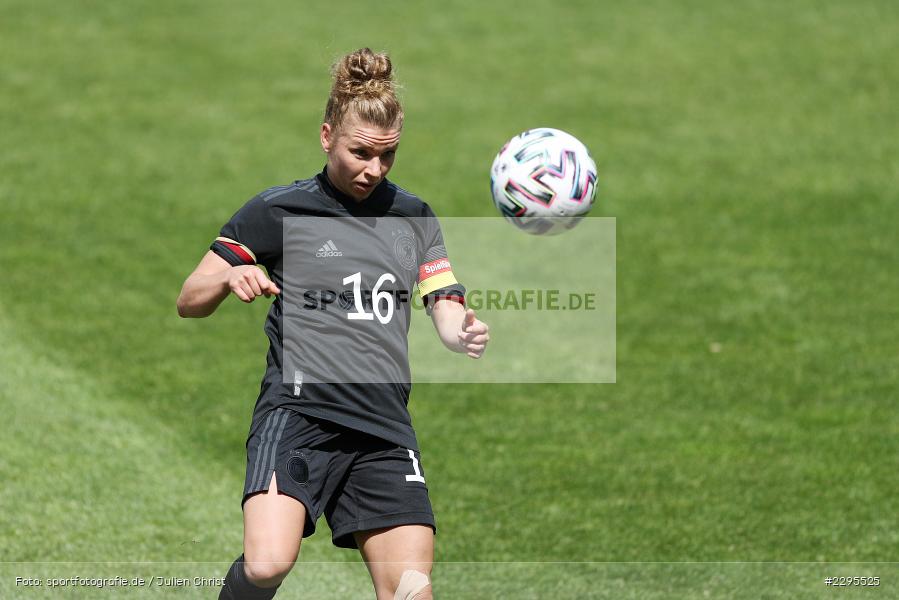 Linda Dallmann, Stadion am Bieberer Berg, 15.06.2021, DFB, sport, action, Fussball, Juni 2021, Germany, Bieberer Berg, CHI, GER, Offenbach, Frauen-Länderspiel, Länderspiel, Chile, Deutschland - Bild-ID: 2295525