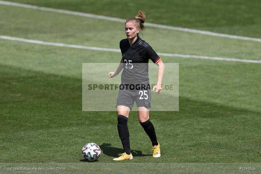 Sjoeke Nüsken, Stadion am Bieberer Berg, 15.06.2021, DFB, sport, action, Fussball, Juni 2021, Germany, Bieberer Berg, CHI, GER, Offenbach, Frauen-Länderspiel, Länderspiel, Chile, Deutschland - Bild-ID: 2295526