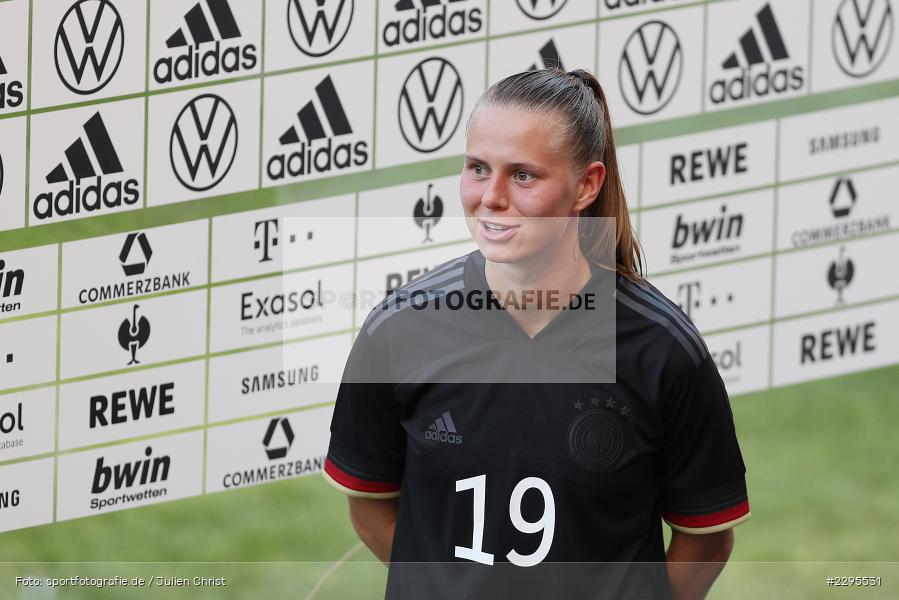 Interview, Klara Bühl, Stadion am Bieberer Berg, 15.06.2021, DFB, sport, action, Fussball, Juni 2021, Germany, Bieberer Berg, CHI, GER, Offenbach, Frauen-Länderspiel, Länderspiel, Chile, Deutschland - Bild-ID: 2295531 Interview, Klara Bühl, Stadion am Bieberer Berg, 15.06.2021, DFB, sport, action, Fussball, Juni 2021, Germany, Bieberer Berg, CHI, GER, Offenbach, Frauen-Länderspiel, Länderspiel, Chile, Deutschland - Bild-ID: 2295531