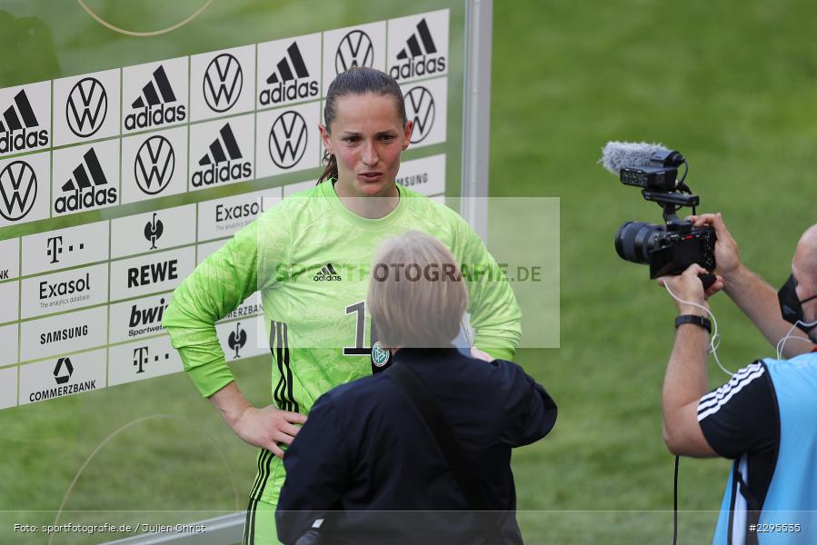 Interview, Laura Benkarth, Stadion am Bieberer Berg, 15.06.2021, DFB, sport, action, Fussball, Juni 2021, Germany, Bieberer Berg, CHI, GER, Offenbach, Frauen-Länderspiel, Länderspiel, Chile, Deutschland - Bild-ID: 2295535