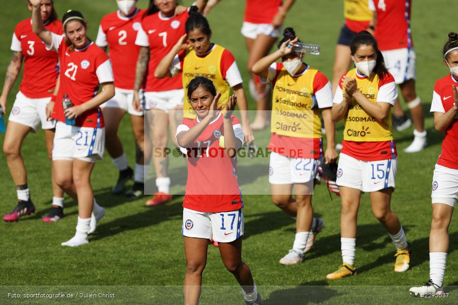 Fans, Gestik, Rosario Balmaceda, Yastin Jimenez, Monserratt Gonzalez, Applaus, Javiera Toro, Stadion am Bieberer Berg, 15.06.2021, DFB, sport, action, Fussball, Juni 2021, Germany, Bieberer Berg, CHI, GER, Offenbach, Frauen-Länderspiel, Länderspiel, Chile, Deutschland - Bild-ID: 2295537