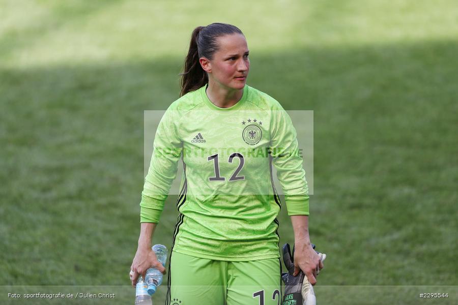 Torwart, Laura Benkarth, Stadion am Bieberer Berg, 15.06.2021, DFB, sport, action, Fussball, Juni 2021, Germany, Bieberer Berg, CHI, GER, Offenbach, Frauen-Länderspiel, Länderspiel, Chile, Deutschland - Bild-ID: 2295544 Torwart, Laura Benkarth, Stadion am Bieberer Berg, 15.06.2021, DFB, sport, action, Fussball, Juni 2021, Germany, Bieberer Berg, CHI, GER, Offenbach, Frauen-Länderspiel, Länderspiel, Chile, Deutschland - Bild-ID: 2295544
