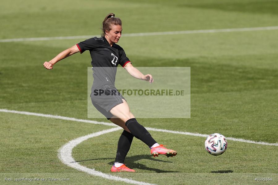 Chance, Sandra Starke, Stadion am Bieberer Berg, 15.06.2021, DFB, sport, action, Fussball, Juni 2021, Germany, Bieberer Berg, CHI, GER, Offenbach, Frauen-Länderspiel, Länderspiel, Chile, Deutschland - Bild-ID: 2295554 Chance, Sandra Starke, Stadion am Bieberer Berg, 15.06.2021, DFB, sport, action, Fussball, Juni 2021, Germany, Bieberer Berg, CHI, GER, Offenbach, Frauen-Länderspiel, Länderspiel, Chile, Deutschland - Bild-ID: 2295554