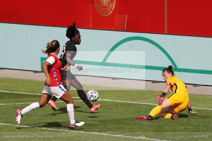 Chance, Nicole Anyomi, Stadion am Bieberer Berg, 15.06.2021, DFB, sport, action, Fussball, Juni 2021, Germany, Bieberer Berg, CHI, GER, Offenbach, Frauen-Länderspiel, Länderspiel, Chile, Deutschland - Bild-ID: 2295555